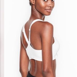 Victoria’s Secret white front-close sports bra NWT